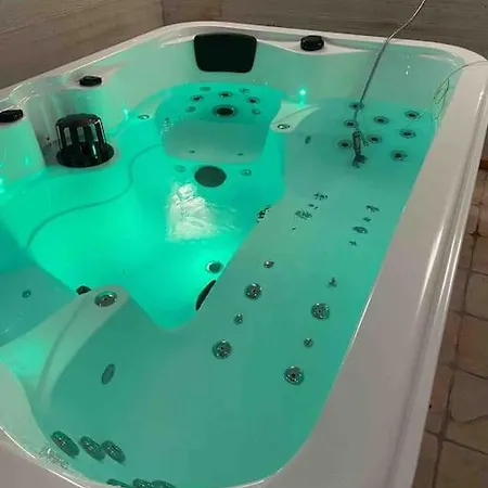 Holiday home Country Chalet Sauna And Jacuzzi