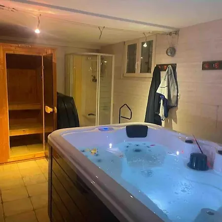 Holiday home Country Chalet Sauna And Jacuzzi *