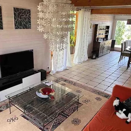 Holiday home Country Chalet Sauna And Jacuzzi *